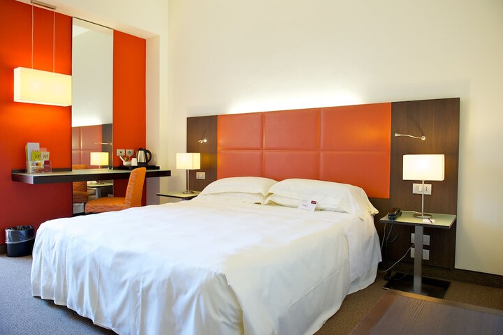 Room 13 of 85