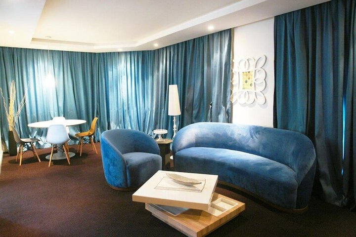 Lounge 59 of 83
