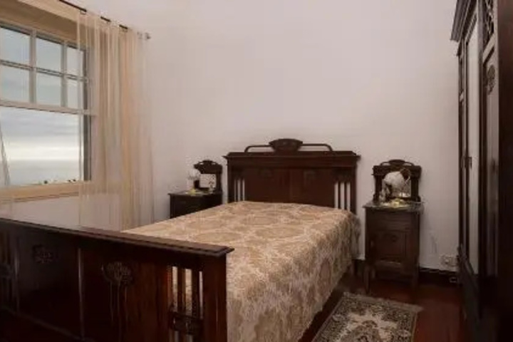 Room 2 of 16
