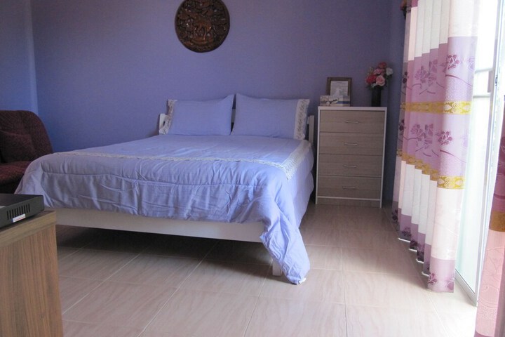 Room 3 of 49