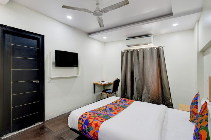Room 10 of 27
