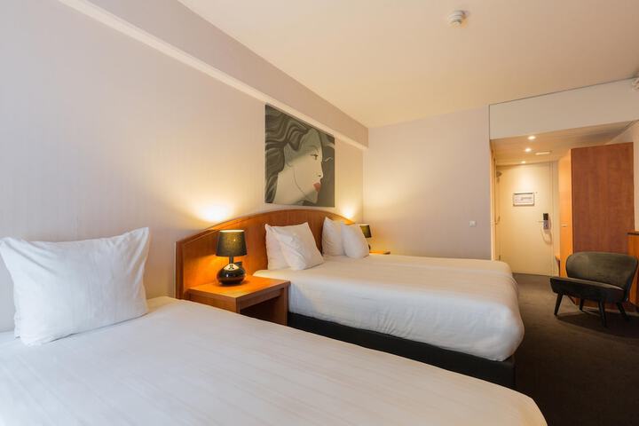 Room 10 of 50