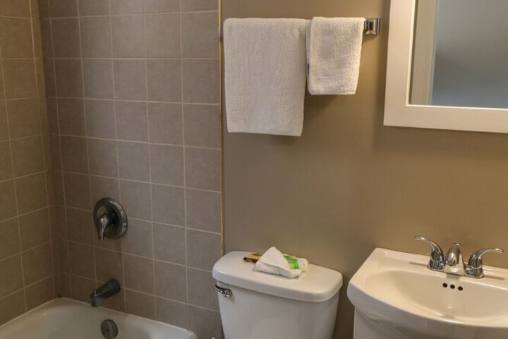 Room 120 of 176