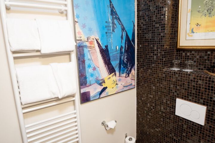 Room 87 of 132