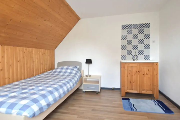 Room 4 of 17