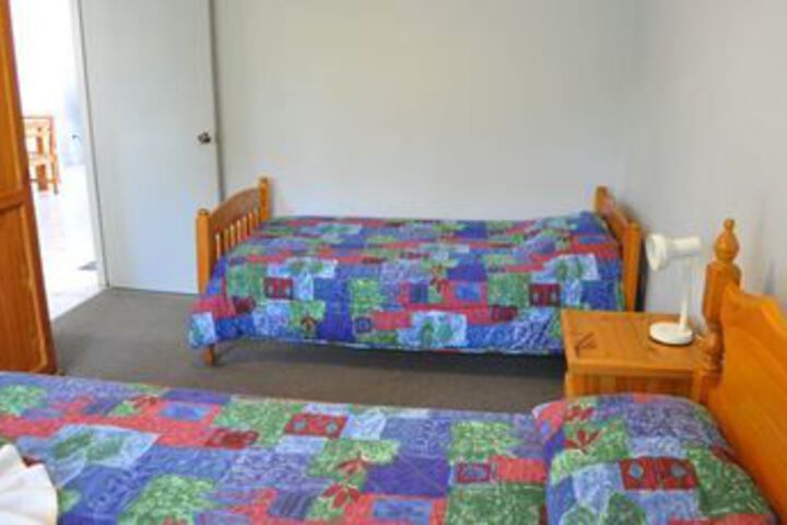 Room 10 of 32