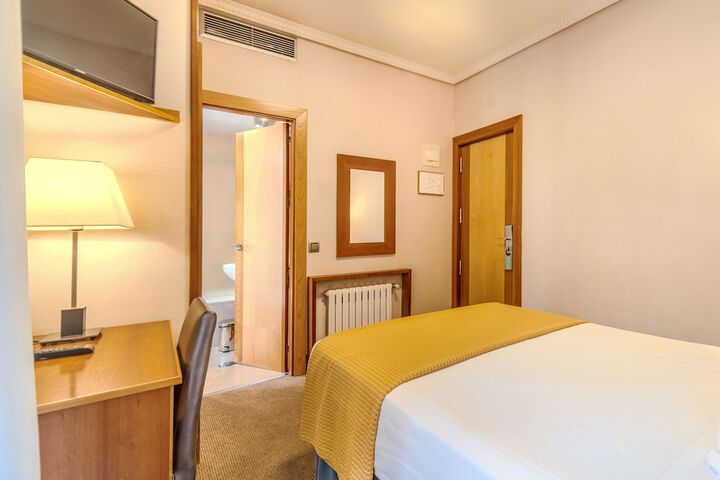 Room 34 of 99