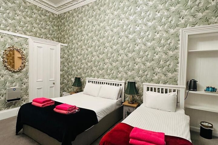 Room 14 of 30