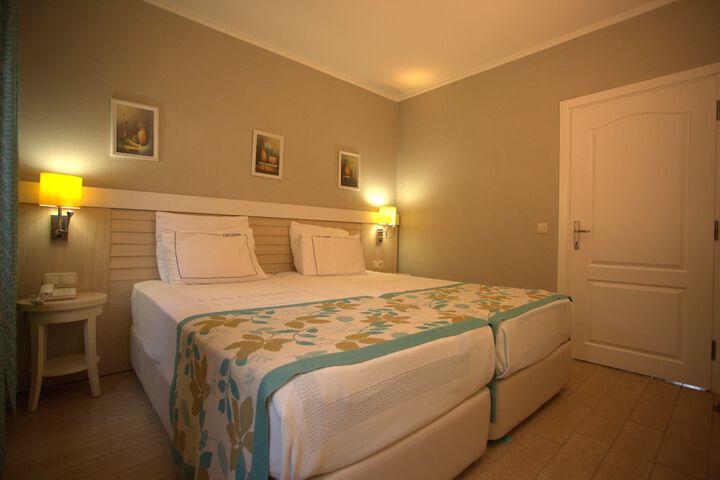 Room 6 of 23
