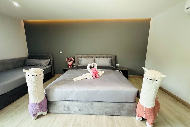 Room 6 of 75