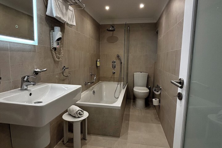 Room 125 of 155