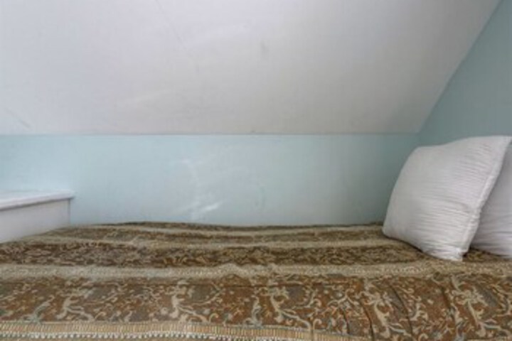 Room 68 of 77
