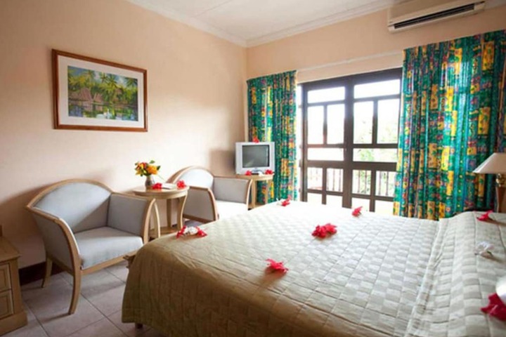 Room 4 of 18