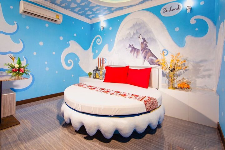 Room 25 of 37