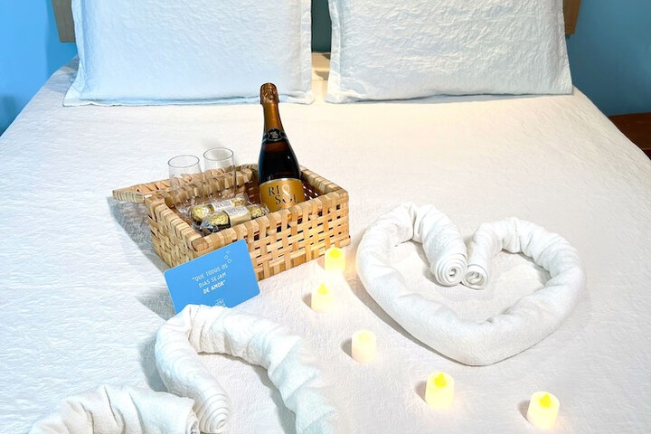 Champagne service