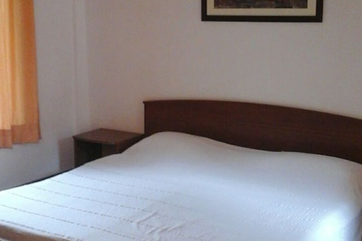 Room 6 of 81