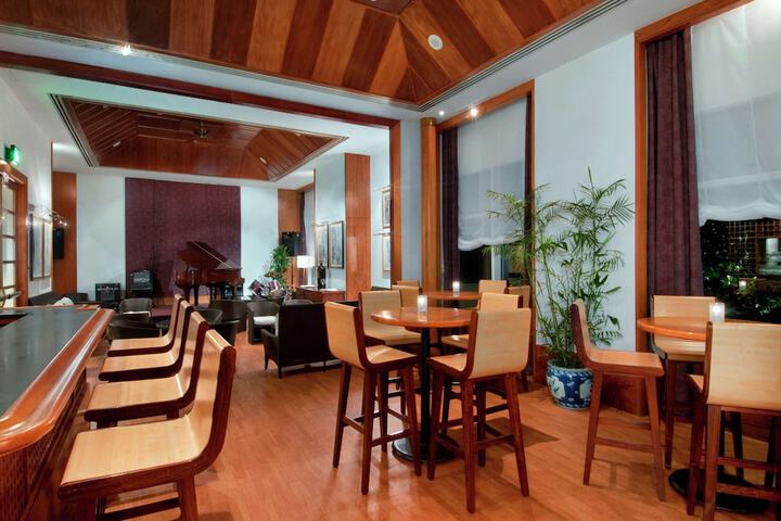 Lounge 123 of 160