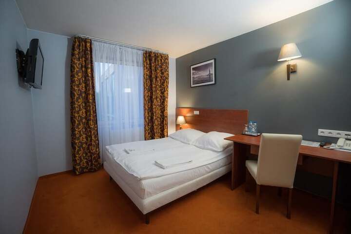 Room 10 of 51