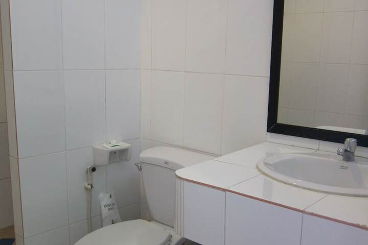 Room 20 of 33