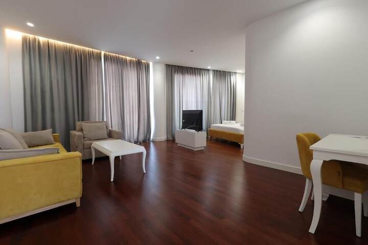 Room 32 of 107