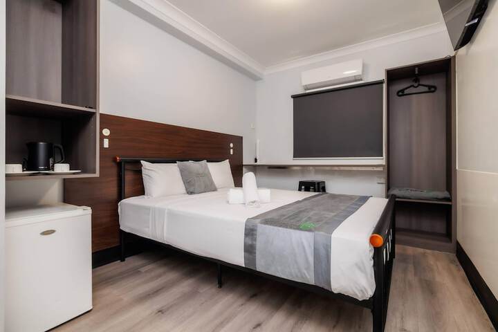 Room 8 of 19