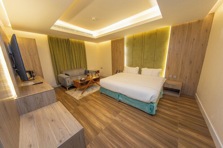 Room 6 of 16