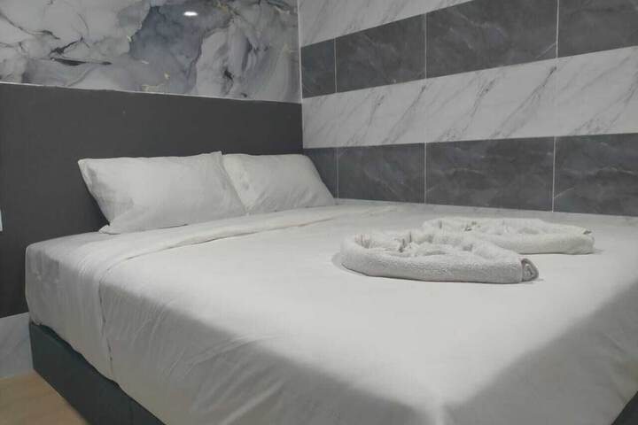 Room 4 of 7