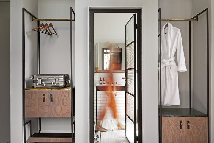Room 74 of 126