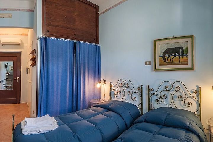 Room 3 of 7