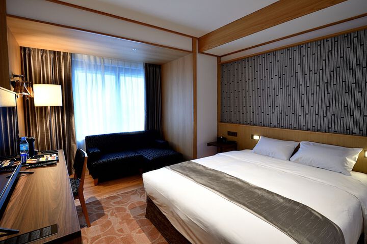 Room 5 of 73