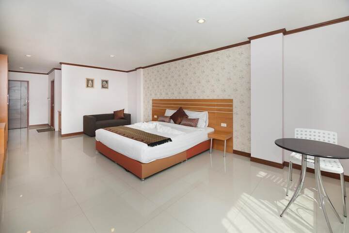 Room 11 of 25