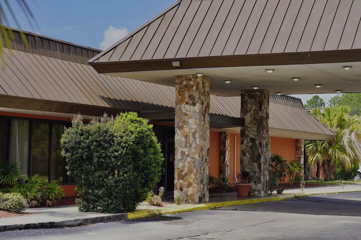 Hotel 37 of 38