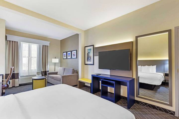 Standard King Bed Accessible (10 of 22)