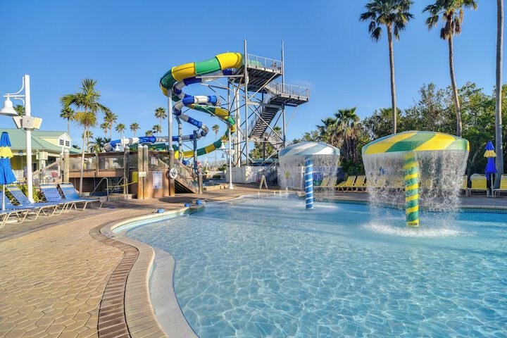 Waterfront Condo w / Water Park Walk to the Beach!
