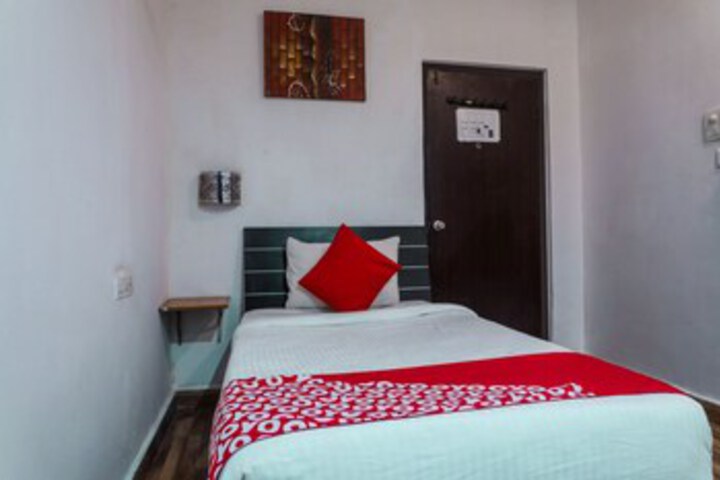Room 17 of 27