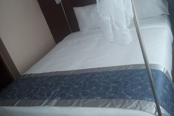 Room 4 of 10