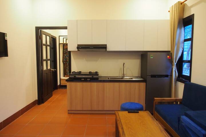 Room 6 of 100