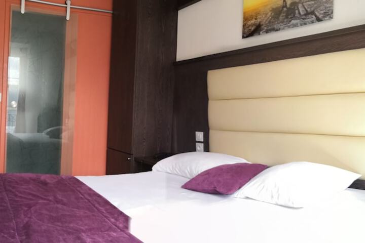 Room 9 of 34