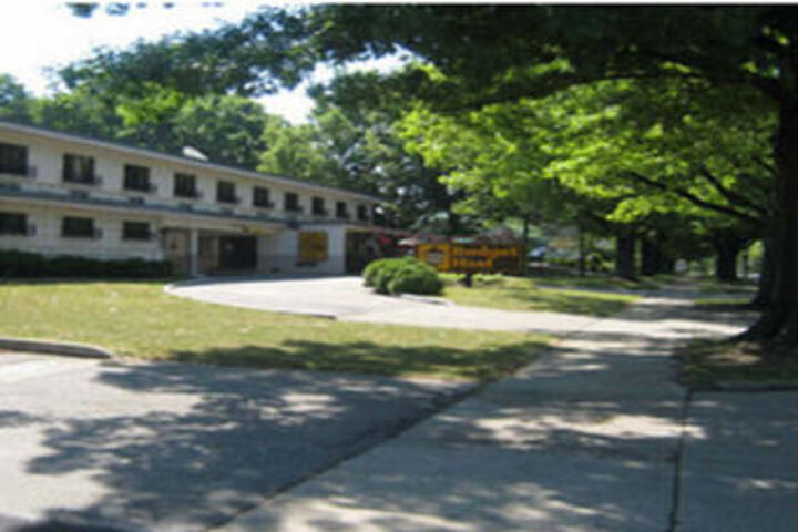 Hotel Budget Host Town Center Motel in Cincinnati, OH