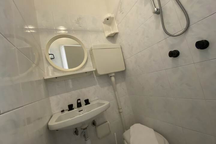 Room 65 of 108
