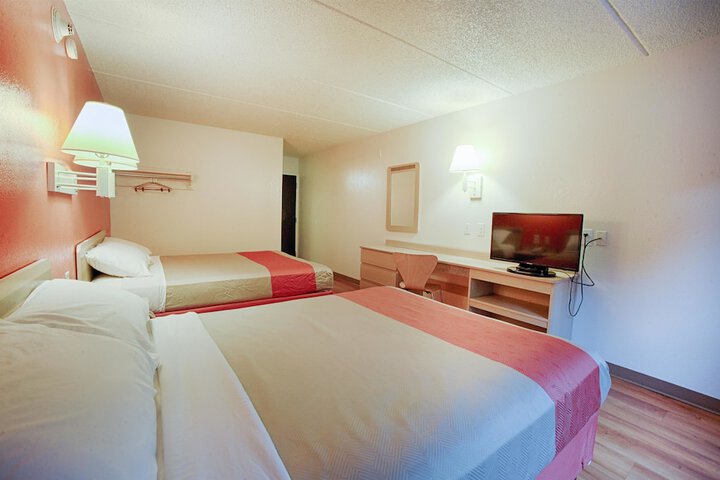 2 Queen Beds (13 of 14)