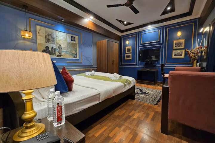 Room 33 of 43