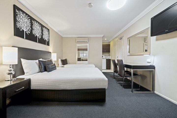 Room 16 of 46