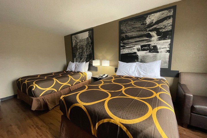 2 Double Beds (5 of 14)