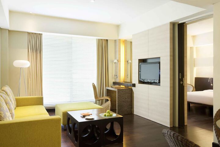Room 6 of 38