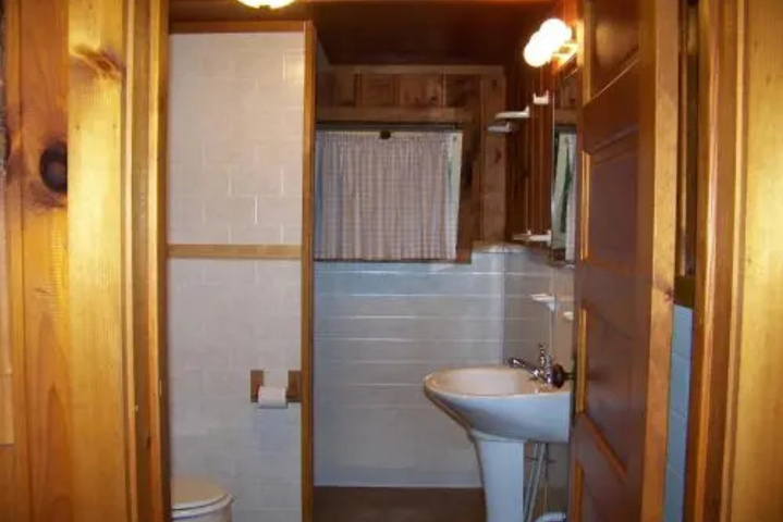 Room 9 of 18