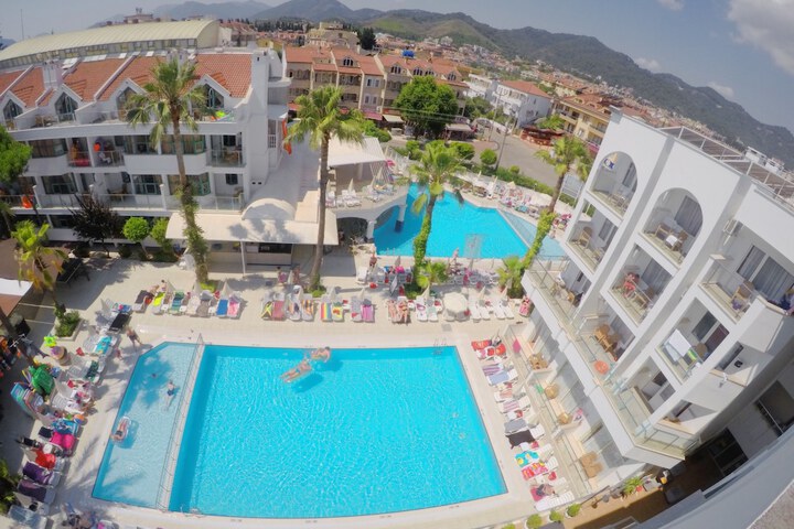 Hotel Pool