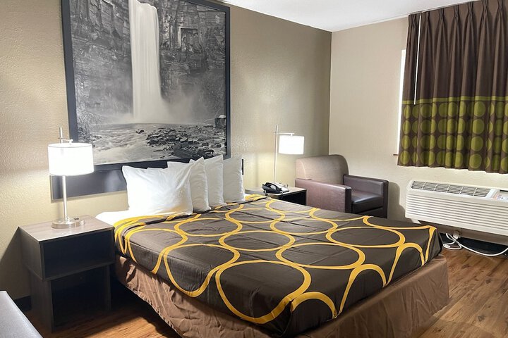 1 Queen Bed (1 of 29)