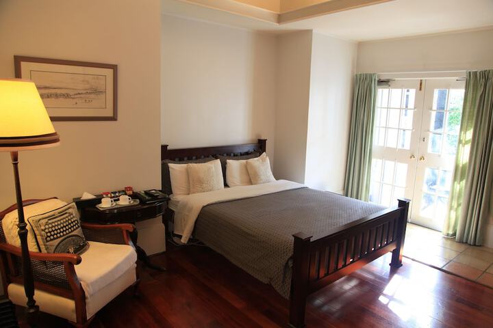 Room 9 of 48