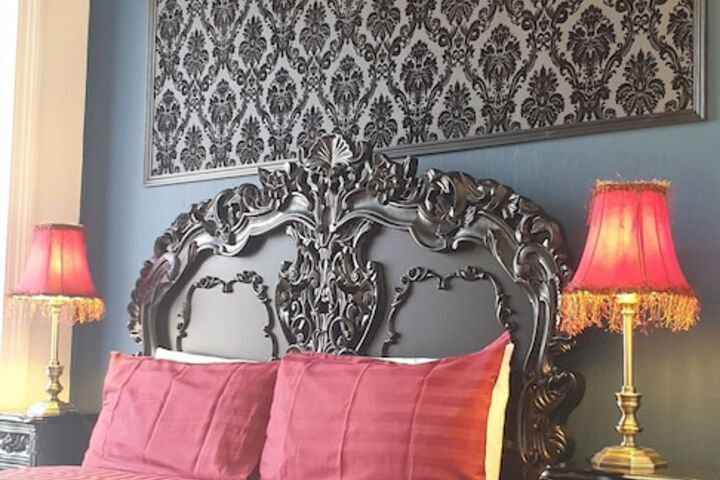 Room 9 of 28